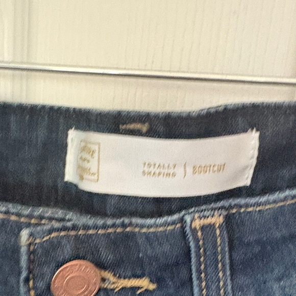 Levi's Women's Totally Shaping 10L Mid-Rise Bootcut Dark Indigo Jeans - Picture 6 of 11